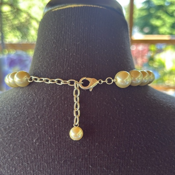 Faux Pearl Fashion Necklace - Picture 3 of 5